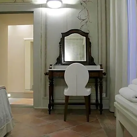 Renaissance Hotel 3*