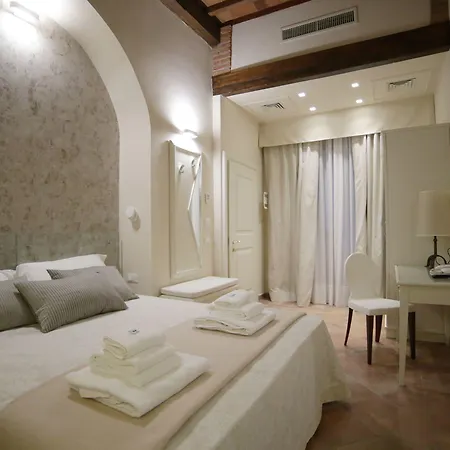 Отель Renaissance 3*